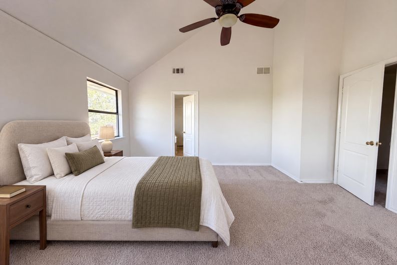 Photo 4 of 23 of 7632 Westwind Dr, Fort Worth, TX