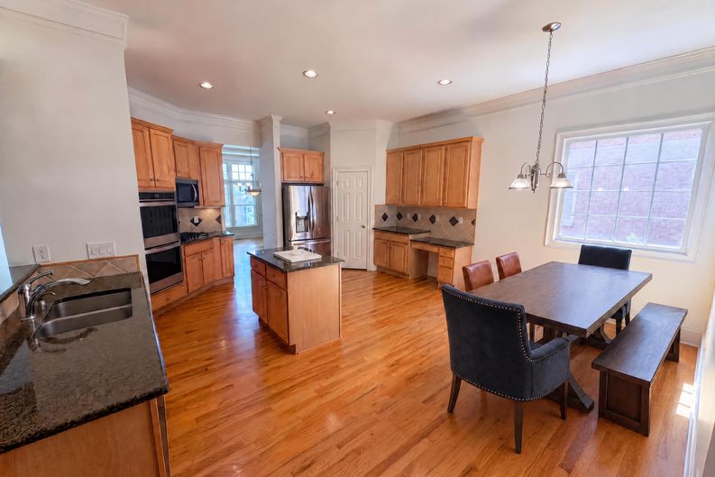 Photo 6 of 41 of 3725 Wescott Way, Sandy Springs, GA