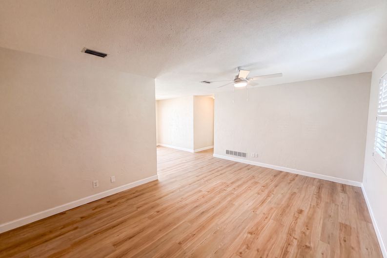 Photo 3 of 21 of 624 Sherman Rd, South Daytona, FL