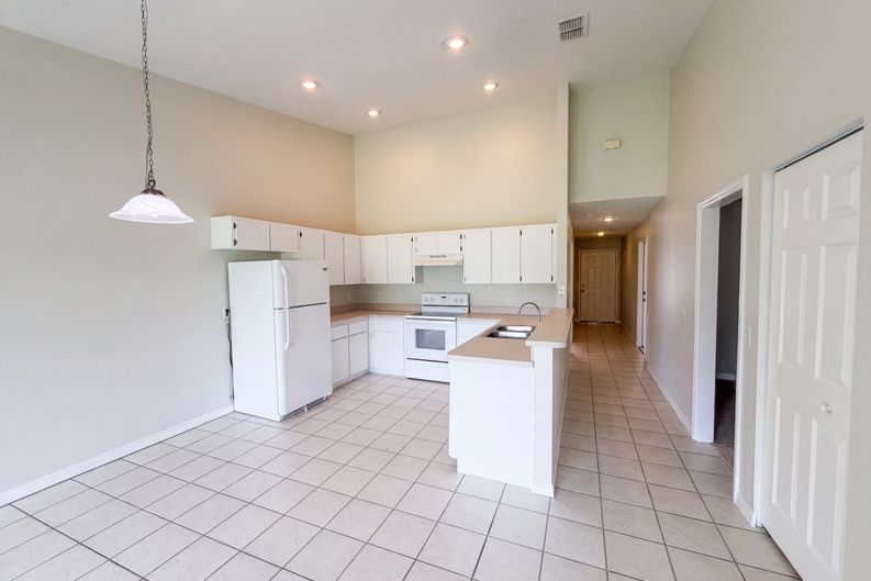 Photo 6 of 27 of 37209 Grassy Hill Ln, Dade City, FL