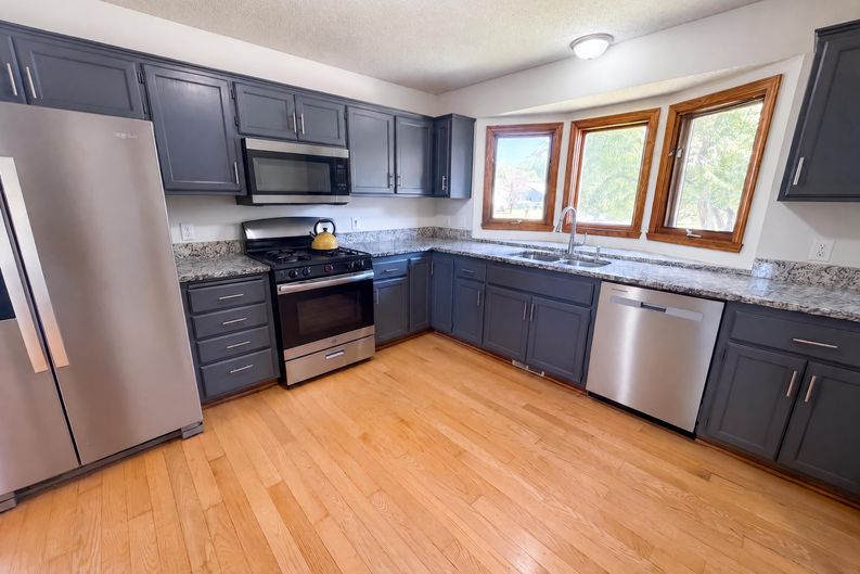 Photo 7 of 29 of 7537 Fairfield Rd, Brooklyn Park, MN