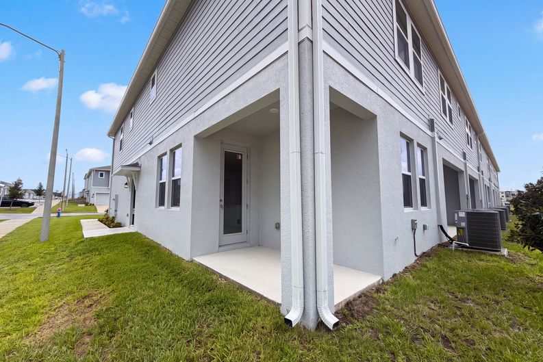 Photo 5 of 17 of 3102 Kurtz Ter, Davenport, FL