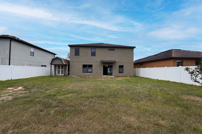 Photo 5 of 29 of 14207 Alistar Manor Dr, Wimauma, FL
