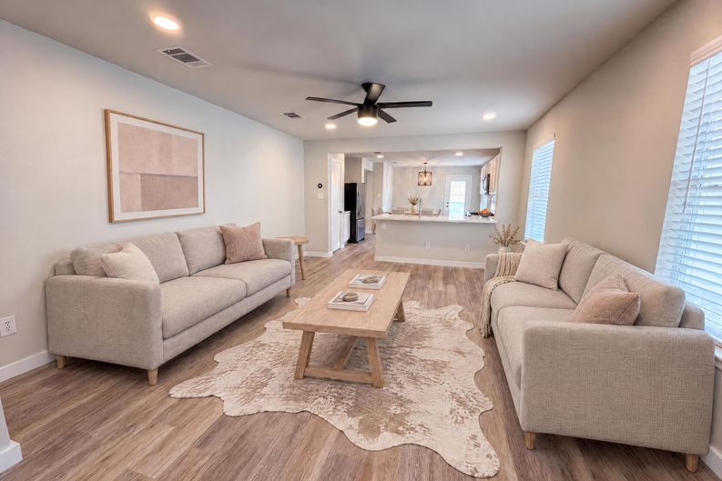 Photo 3 of 16 of 1076 Shadow Creek Blvd, Buda, TX