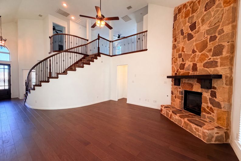 Photo 13 of 34 of 4305 Curlew Ln, Garland, TX