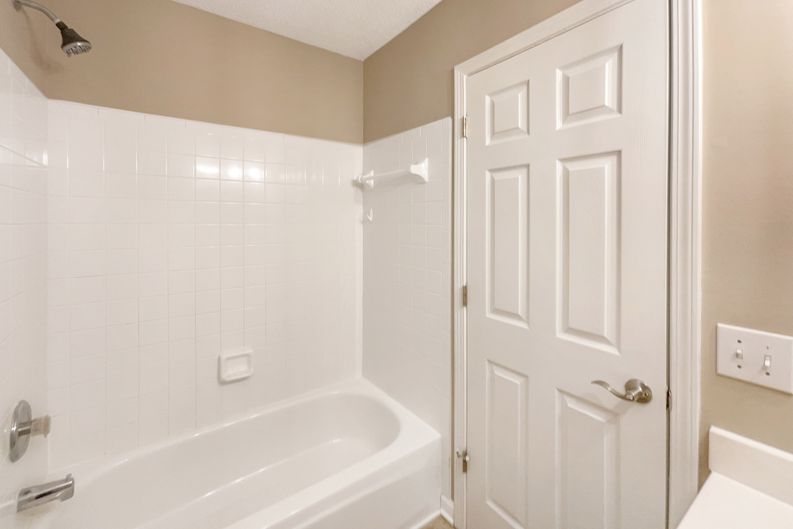 Photo 10 of 22 of 231 Fox Hollow Rd, Mooresville, NC
