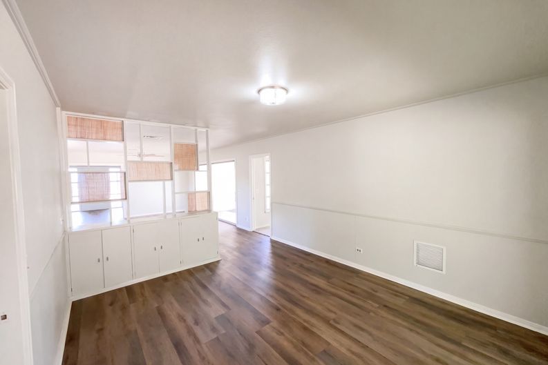 Photo 11 of 26 of 1205 G St, Floresville, TX