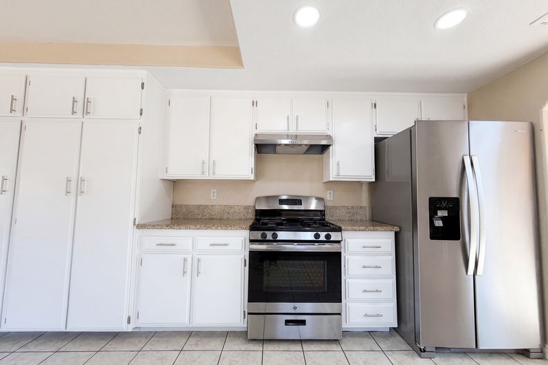 Photo 9 of 28 of 5545 W Avenue L6, Lancaster, CA