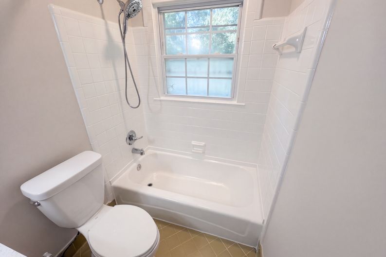 Photo 14 of 41 of 1030 McLaughlin Dr, Charlotte, NC