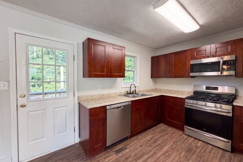 Photo 9 of 28 of 324 Adelene Way, Dallas, GA