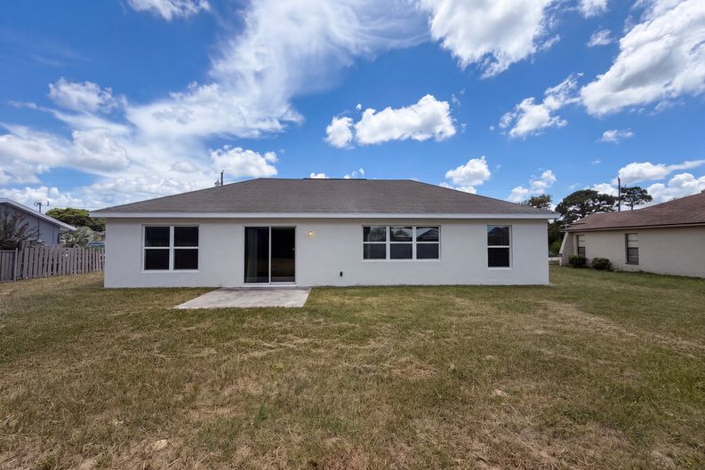 Photo 5 of 33 of 11413 Sand Hill Ave, Spring Hill, FL