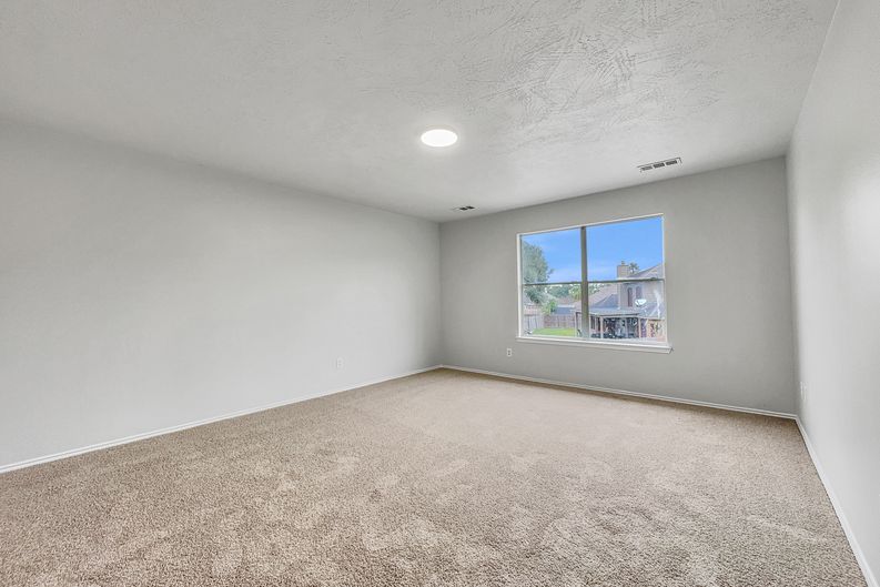 Photo 18 of 23 of 10623 Redwood Dr, Baytown, TX