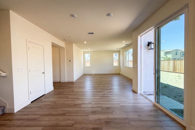 Photo 13 of 49 of 5699 Kusnick Ave, Tracy, CA