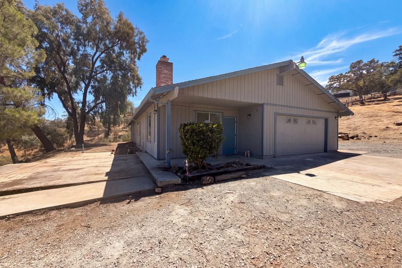Photo 26 of 29 of 6041 Thornicroft Dr, Valley Springs, CA