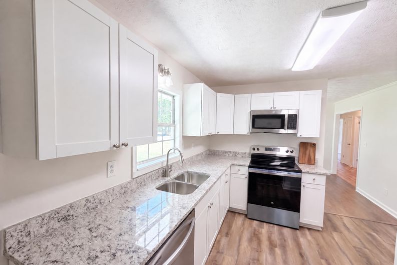 Photo 8 of 17 of 467 Oak Way, Lawrenceville, GA