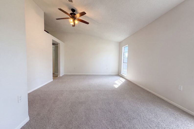 Photo 11 of 16 of 6806 Raintree Frst, San Antonio, TX