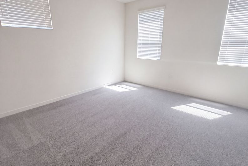 Photo 4 of 21 of 573 Winchester Dr, Oxnard, CA
