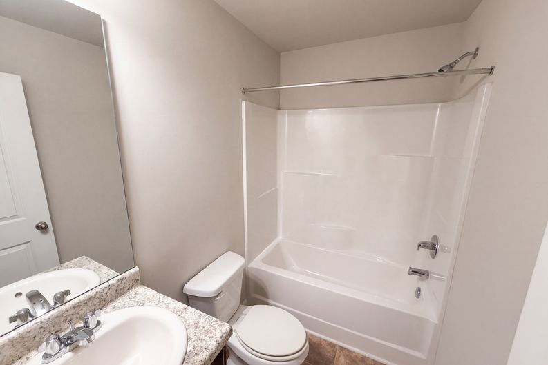 Photo 9 of 23 of 4473 Ravenwood Dr, Union City, GA
