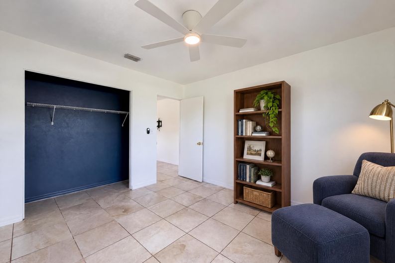 Photo 4 of 28 of 829 E 4th St, Englewood, FL