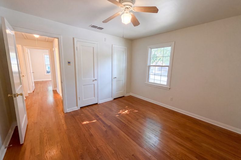 Photo 9 of 17 of 3802 Poinsettia Dr, Dallas, TX