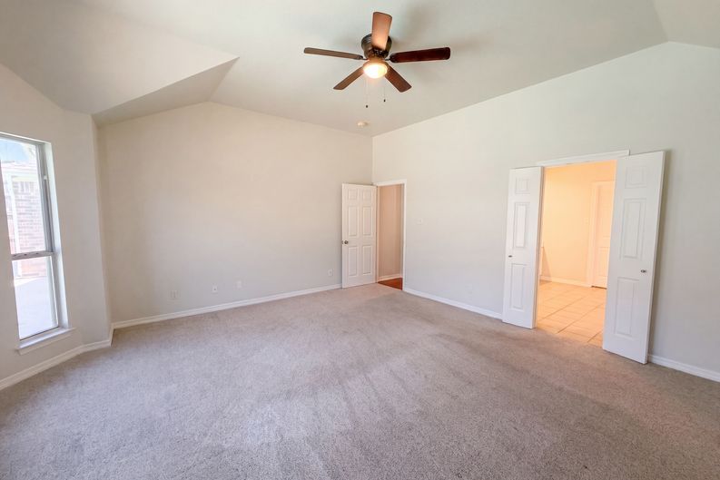 Photo 13 of 30 of 6 Cimarron Ct, Roanoke, TX