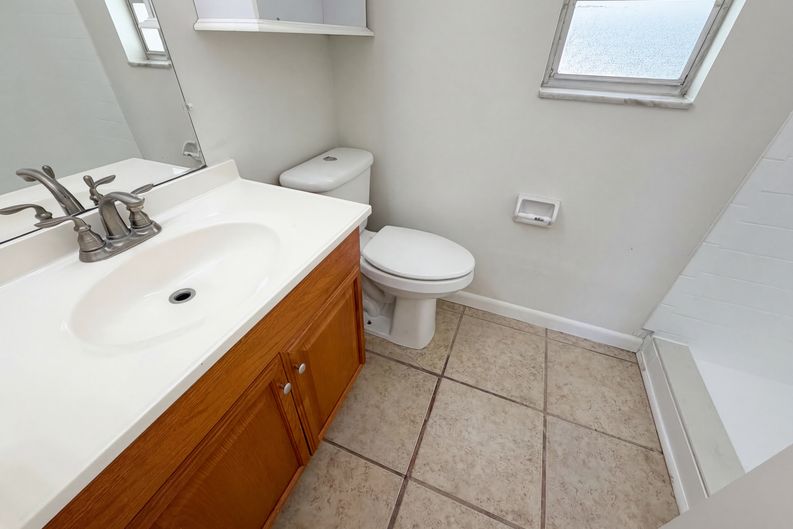 Photo 11 of 24 of 909 Winchester Ct, Brandon, FL
