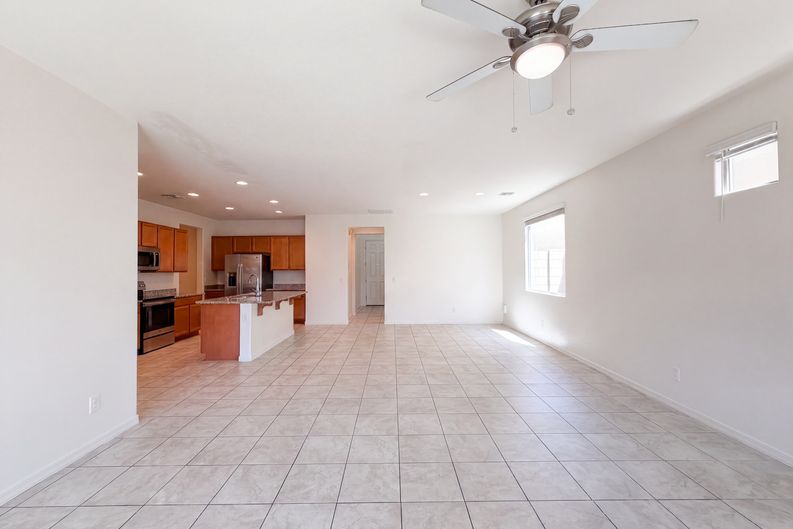Photo 9 of 35 of 3325 W Dunbar Dr, Phoenix, AZ
