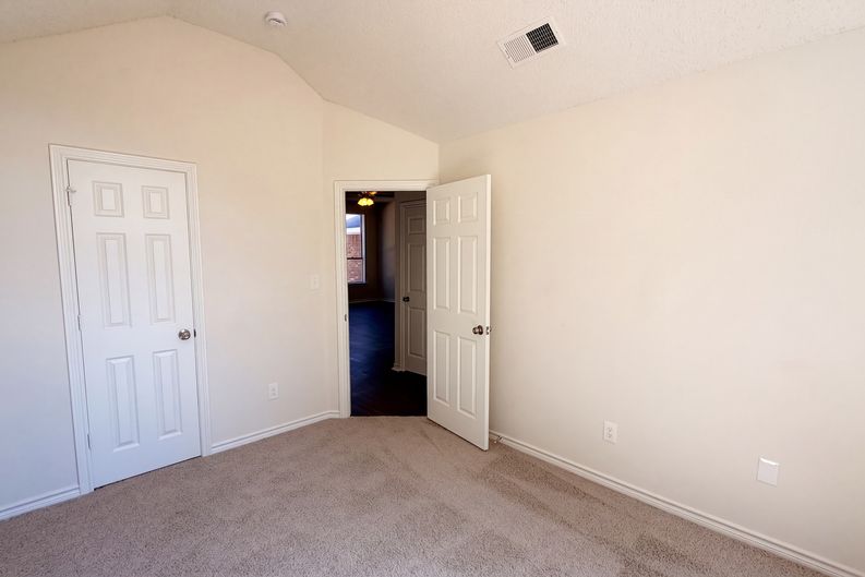 Photo 8 of 25 of 7109 Cottonwood Cir, Sachse, TX