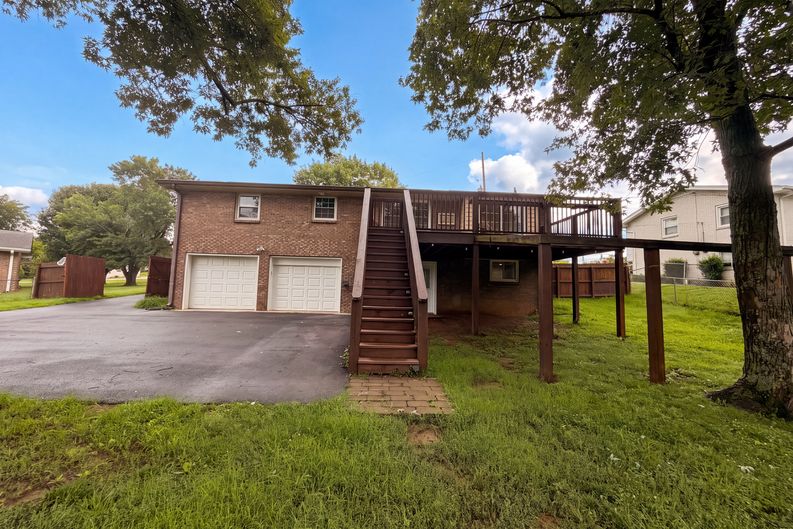 Photo 22 of 26 of 102 S Valley Rd, Hendersonville, TN
