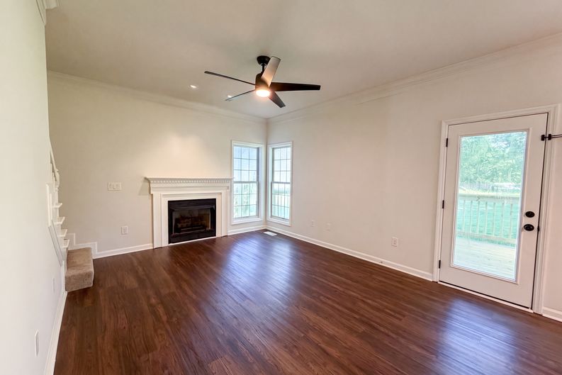 Photo 6 of 28 of 2120 Spring Lake Dr, Spring Hill, TN