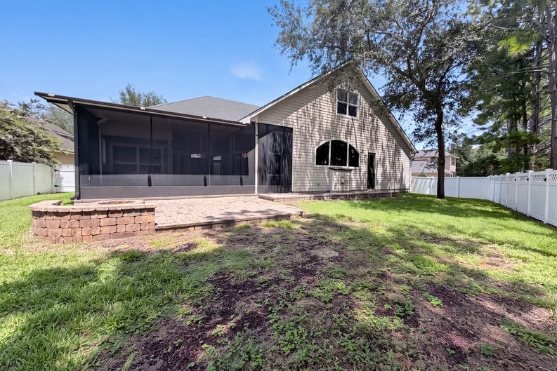 Photo 5 of 21 of 845 Songbird Dr, Orange Park, FL