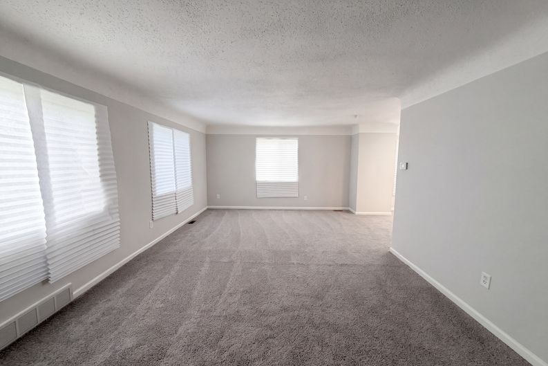 Photo 7 of 19 of 26311 Hopkins St, Inkster, MI