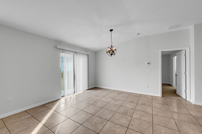 Photo 17 of 23 of 10113 Rosemary Leaf Ln, Riverview, FL