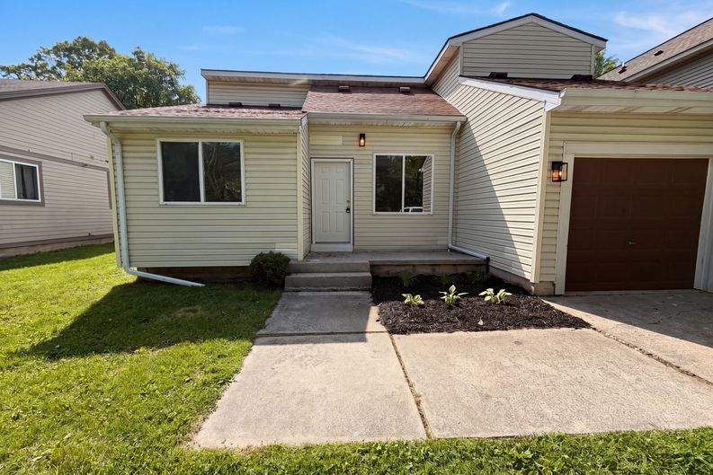 Photo 24 of 28 of 21425 Averhill St, Farmington Hills, MI