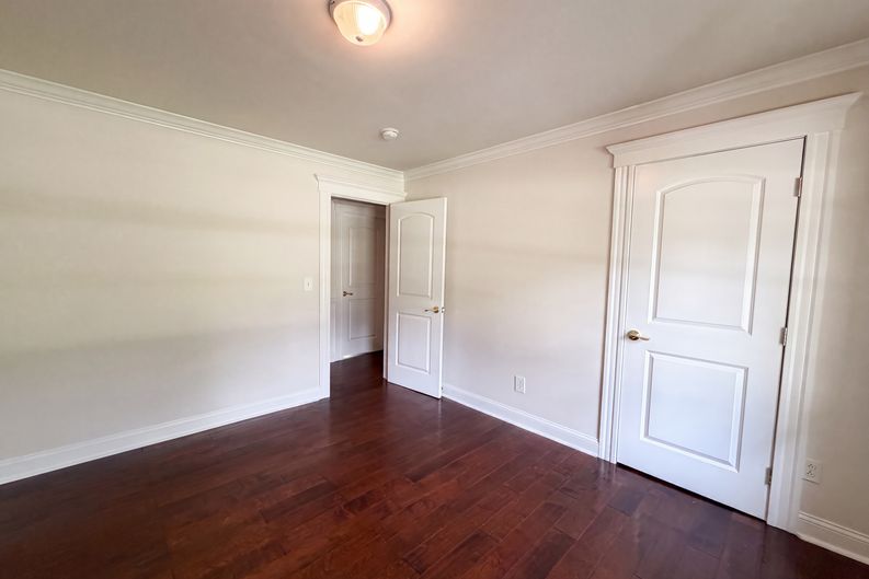 Photo 8 of 20 of 829 W 2nd North St, Summerville, SC