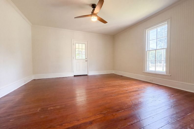Photo 3 of 26 of 216 E Horne St, Clayton, NC