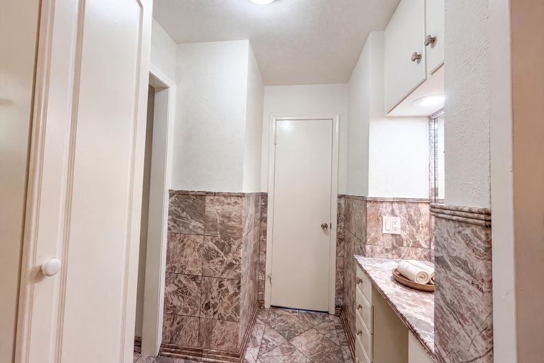 Photo 22 of 24 of 725 Ridgecrest Dr, Irving, TX