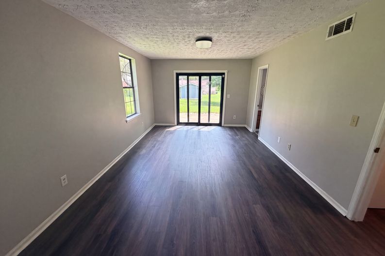 Photo 3 of 21 of 165 Splitwood Ln, Fairburn, GA