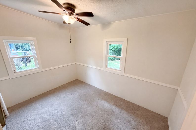 Photo 4 of 23 of 1521 Herrin Ave, Charlotte, NC