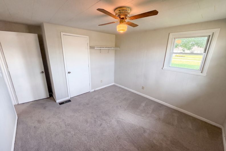 Photo 11 of 22 of 2584 E Phylbeck Ave, Terre Haute, IN