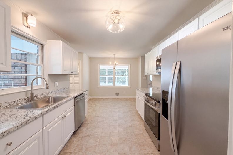 Photo 13 of 34 of 3091 Beechwood Dr, Lithia Springs, GA