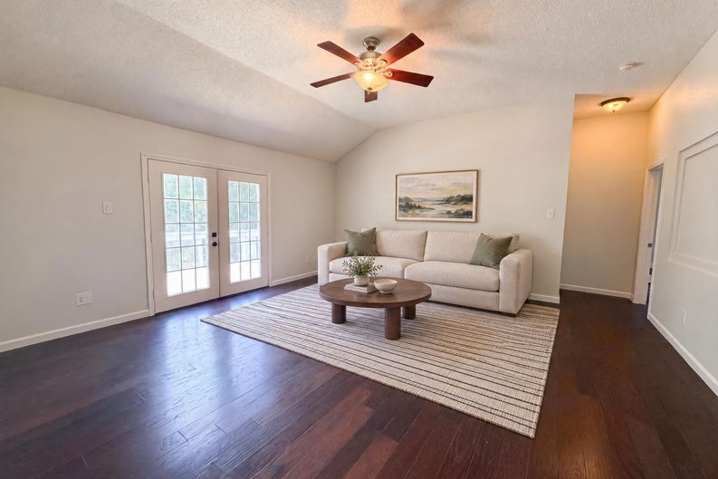 Photo 10 of 36 of 6878 Genevieve Dr, Fort Worth, TX