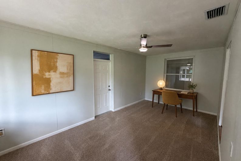 Photo 12 of 24 of 411 W Seminole Ave, Eustis, FL