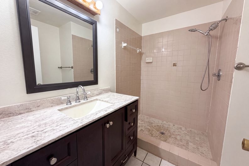 Photo 9 of 17 of 11648 Hidden Hollow Cir, Tampa, FL
