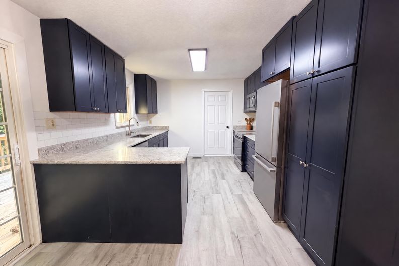 Photo 7 of 27 of 7301 Meadowbrook Cir, Knoxville, TN