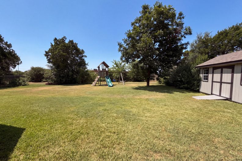 Photo 13 of 16 of 11117 Weatherford Dr, Belton, TX
