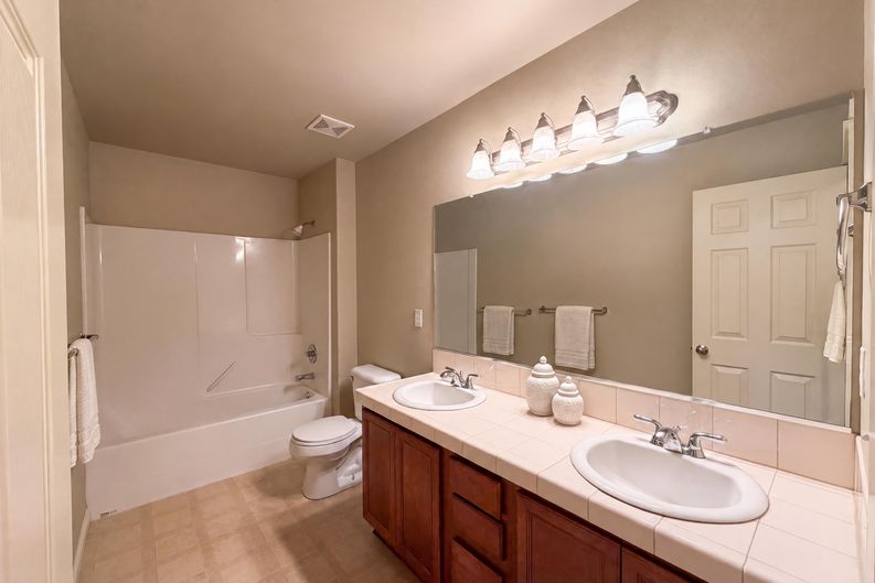 Photo 16 of 23 of 1724 SW Willowview Ter, Beaverton, OR