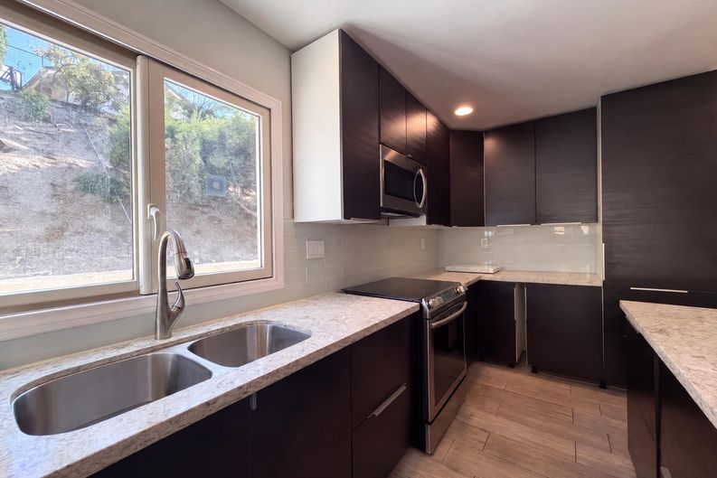 Photo 8 of 17 of 11569 Viking Ave, Porter Ranch, CA