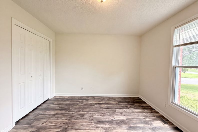 Photo 7 of 17 of 3609 Millington Dr, Clarksville, TN