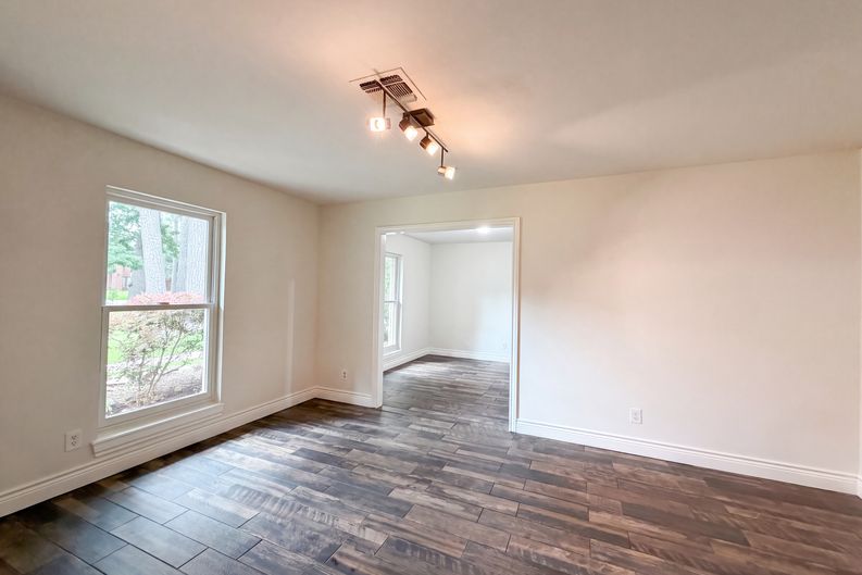 Photo 9 of 19 of 11614 Mile Dr, Houston, TX